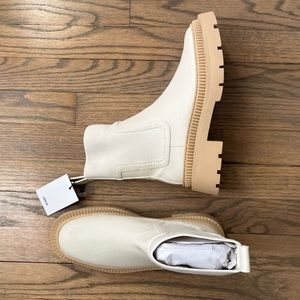 Mango track outsole chunky boots in off white / tan
